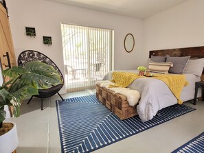 1 habitación, caja de seguridad en la habitación y escritorio 