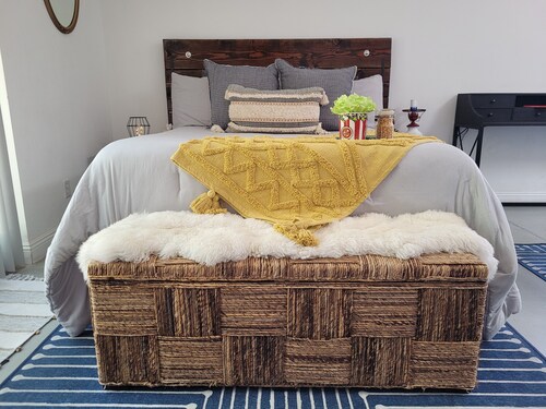 Modern & elegant desert highway with quick access to hiking!