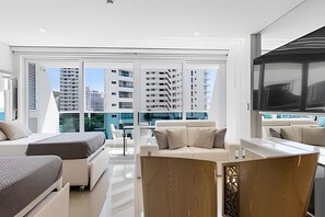 Appartement Deluxe | Literie de qualité, décor unique, ameublement unique, bureau