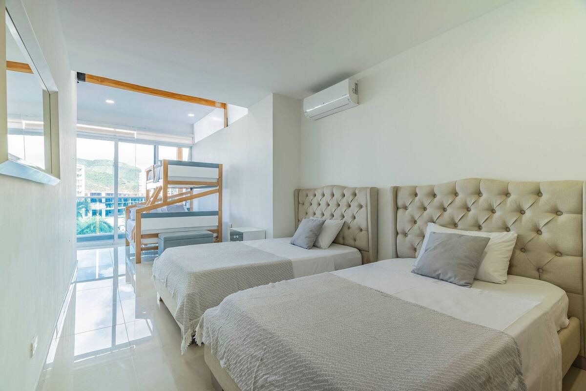 Appartement Signature | Literie de qualité, bureau, espace de travail pour ordinateurs portables