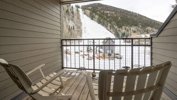 A balcony with a view of a snowy mountain and a ski lift. - Cimarron Slopeside Retreat  Ski In/Ski Out (Telluride)