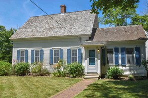 Exterior - Private Downtown Wellfleet Location! (Wellfleet)