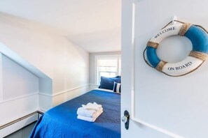 3 bedrooms, iron/ironing board, WiFi, bed sheets - 3 Min Walk to Beach! Large Yard! (West Yarmouth)