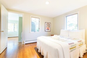 1st Floor Full Bedroom (pass through) - Steps to Skaket Beach! (Orleans)