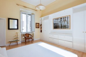 2 Schlafzimmer, Schreibtisch, Bügeleisen/Bügelbrett, WLAN