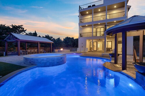 Deja Blue - Luxury Beach House with Private Pool & Rooftop Deck