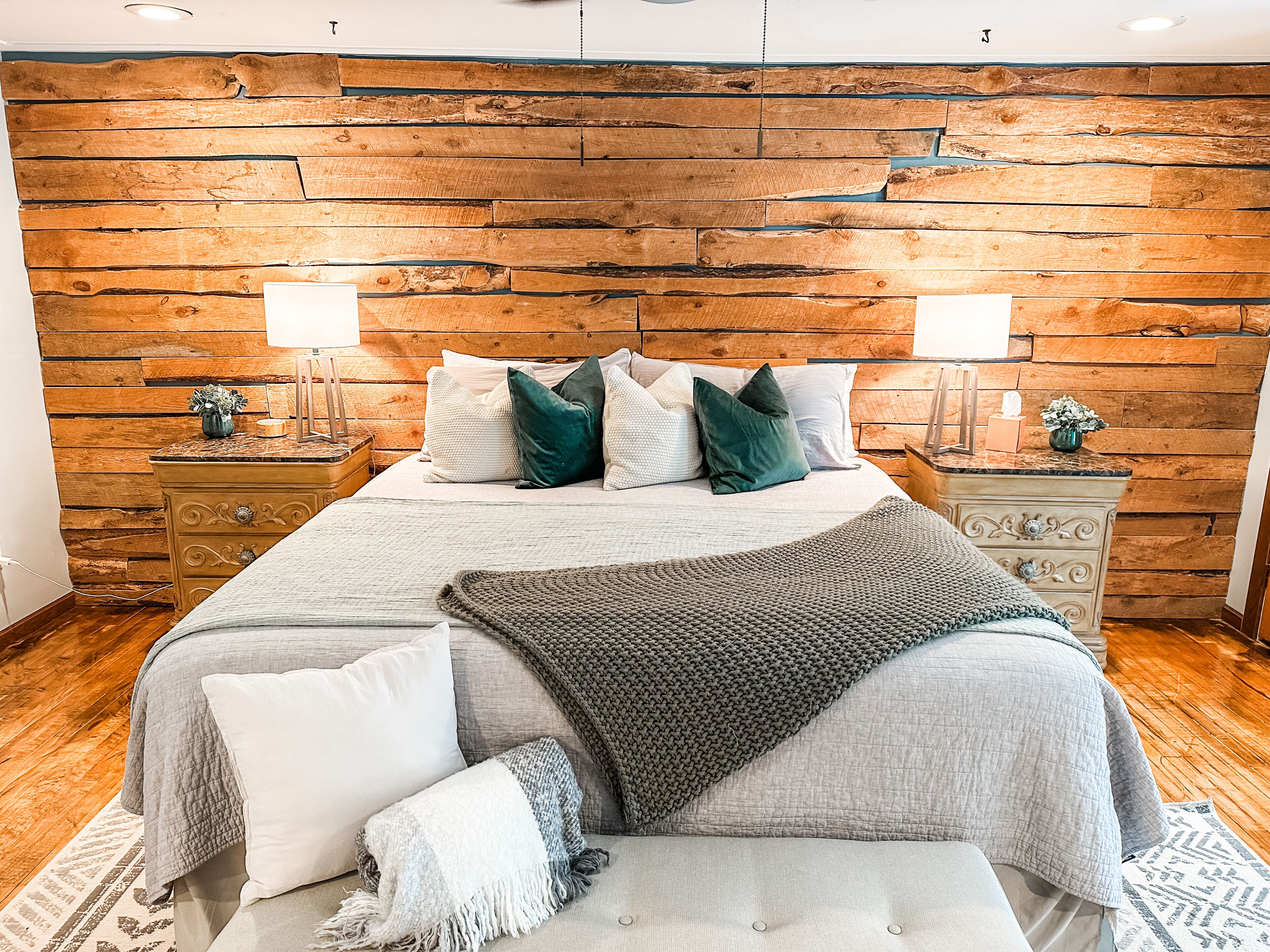 2 habitaciones, tabla de planchar con plancha y cuna de viaje 