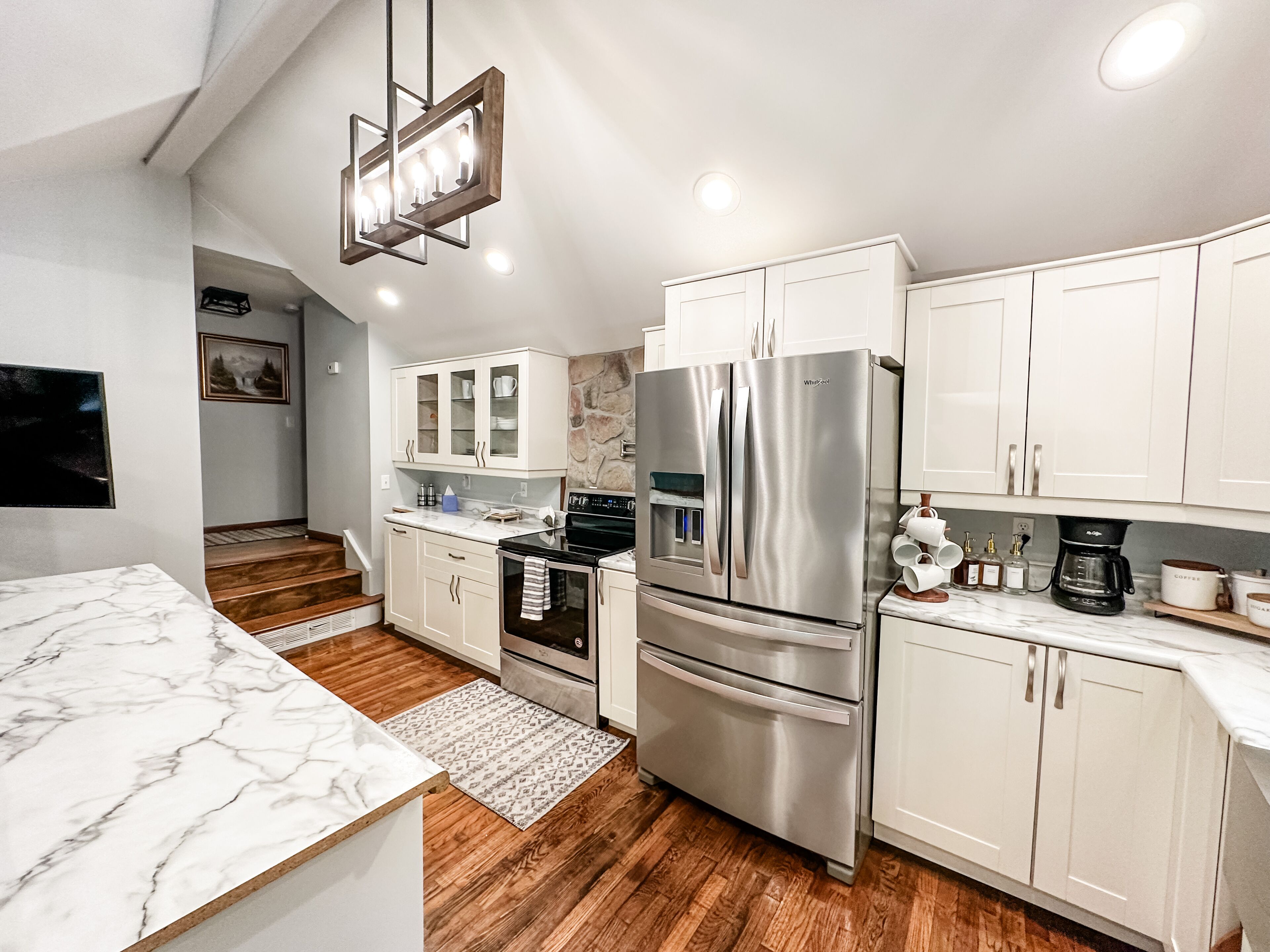 Refrigerador, microondas, horno y parrilla de estufa 