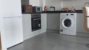 Refrigerador, microondas, horno y lavavajillas