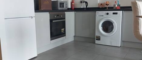Frigorifero, microonde, forno, lavastoviglie