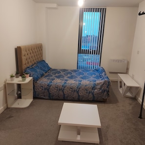 1 chambre, fer et planche à repasser, accès au Wi-Fi (inclus)
