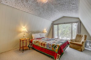 4 bedrooms, iron/ironing board, free WiFi, bed sheets