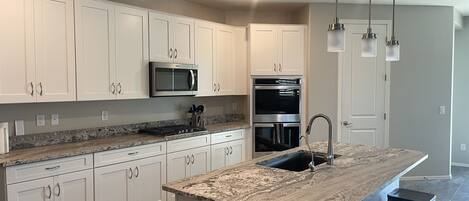 Fridge, microwave, stovetop, dishwasher