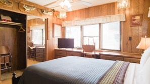2 bedrooms, iron/ironing board, internet, bed sheets - 2 Bed/2 Bath Walk-In Home ~ Near Table Rock State Park ~ FREE TICKETS INCLUDED! (CASA) (Hollister)