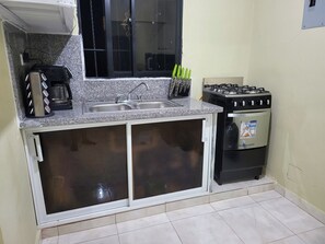 Private kitchen - Cozy apartment 5 mnts from supermarket and 20 mnts from airport. (Santo Domingo Este)