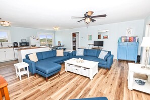 Smart TV - Soundfront, Dogs Welcome, Boat Slip, Water Access, & Panoramic Sound Views (Buxton)