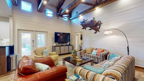 TV, tavolo da calcetto, tavolo da ping pong