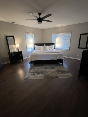 4 bedrooms, iron/ironing board, free WiFi, bed sheets - 4 Bedroom , 3 Baths  - Sleeps 8+ (Buford)