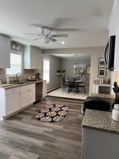 4 Bedroom , 3 Baths - Sleeps 8+