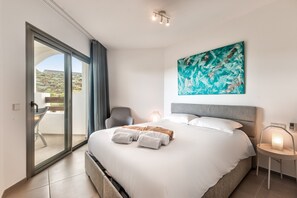 2 bedrooms, in-room safe, iron/ironing board, free WiFi