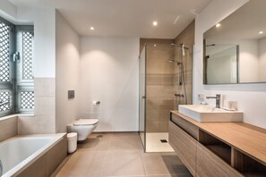 Shower, hair dryer, towels