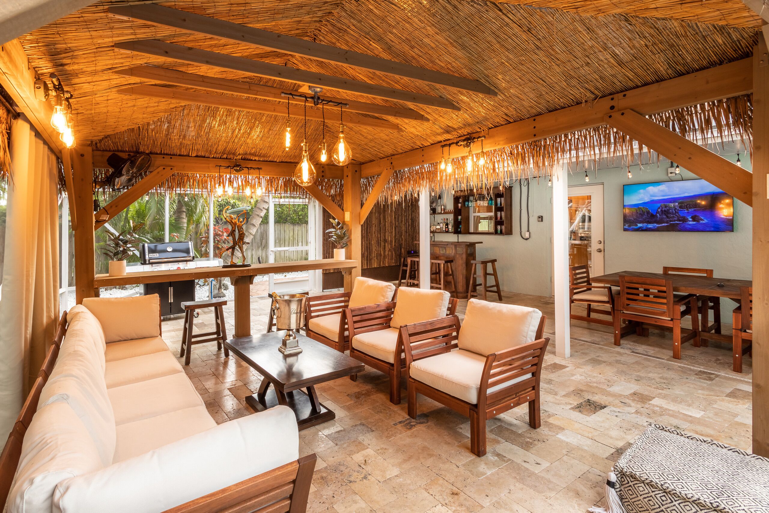 Boyntonbeach Renovated House: Safest Area, Screened Pool, Patio, Bar, Near Beach - Boynton Beach, FL