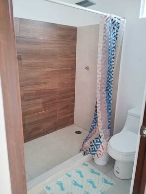 Dusche, Handtücher, Seife, Shampoo