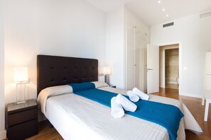 2 bedrooms, iron/ironing board, internet, bed sheets