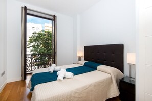 2 bedrooms, iron/ironing board, Internet, bed sheets - Málaga Royal Art Museum Apartment (Málaga)
