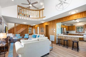 Flat-screen TV - *3 Bedroom *Avon *Community Pool/tennis (Avon)