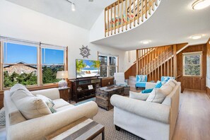 Flat-screen TV - *3 Bedroom *Avon *Community Pool/tennis (Avon)