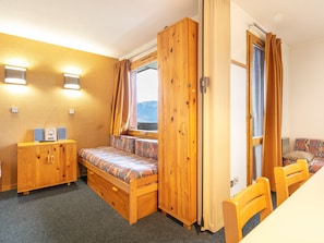 TV - Bright studio 4 ppl, terrace with mountain view (Doucy)