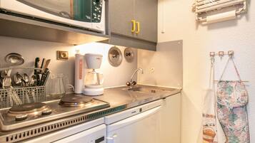 Réfrigérateur, micro-ondes, four, lave-vaisselle