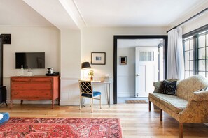 Luxury Suite (Carriage House Luxury Suite) | Frette Italian sheets, premium bedding, down comforters, minibar - Hasbrouck House (Stone Ridge)