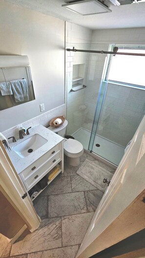 Shower, hair dryer, towels, toilet paper - Private Golden Beach access on Venice Island (Venice)