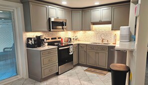 Fridge, microwave, stovetop, dishwasher