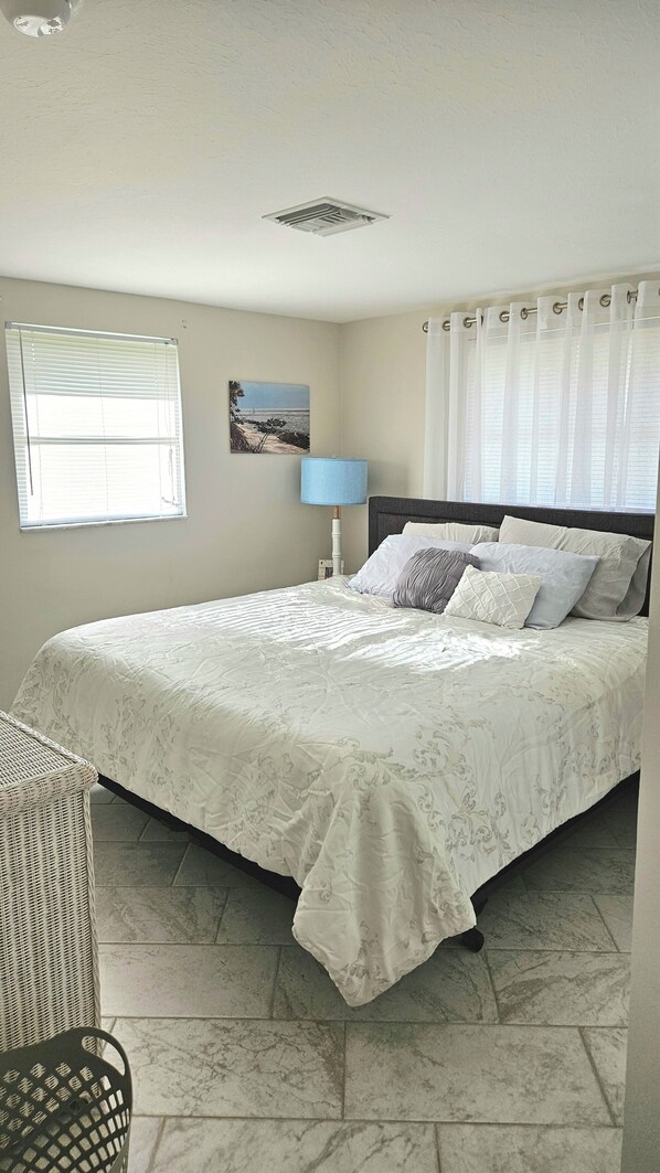 2 bedrooms, iron/ironing board, free WiFi