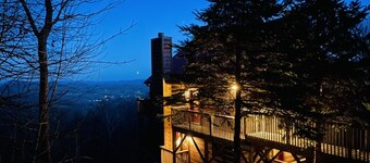 Charming Cabin w/ Sweeping Mountain Views
