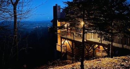Charming Cabin w/ Sweeping Mountain Views