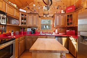 Fridge, microwave, oven, stovetop - Charming Cabin w/ Sweeping Mountain Views (Boone)