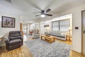 TV, fireplace - Hunt, Fish & Birdwatch: Peaceful Lockesburg Escape (Lockesburg)