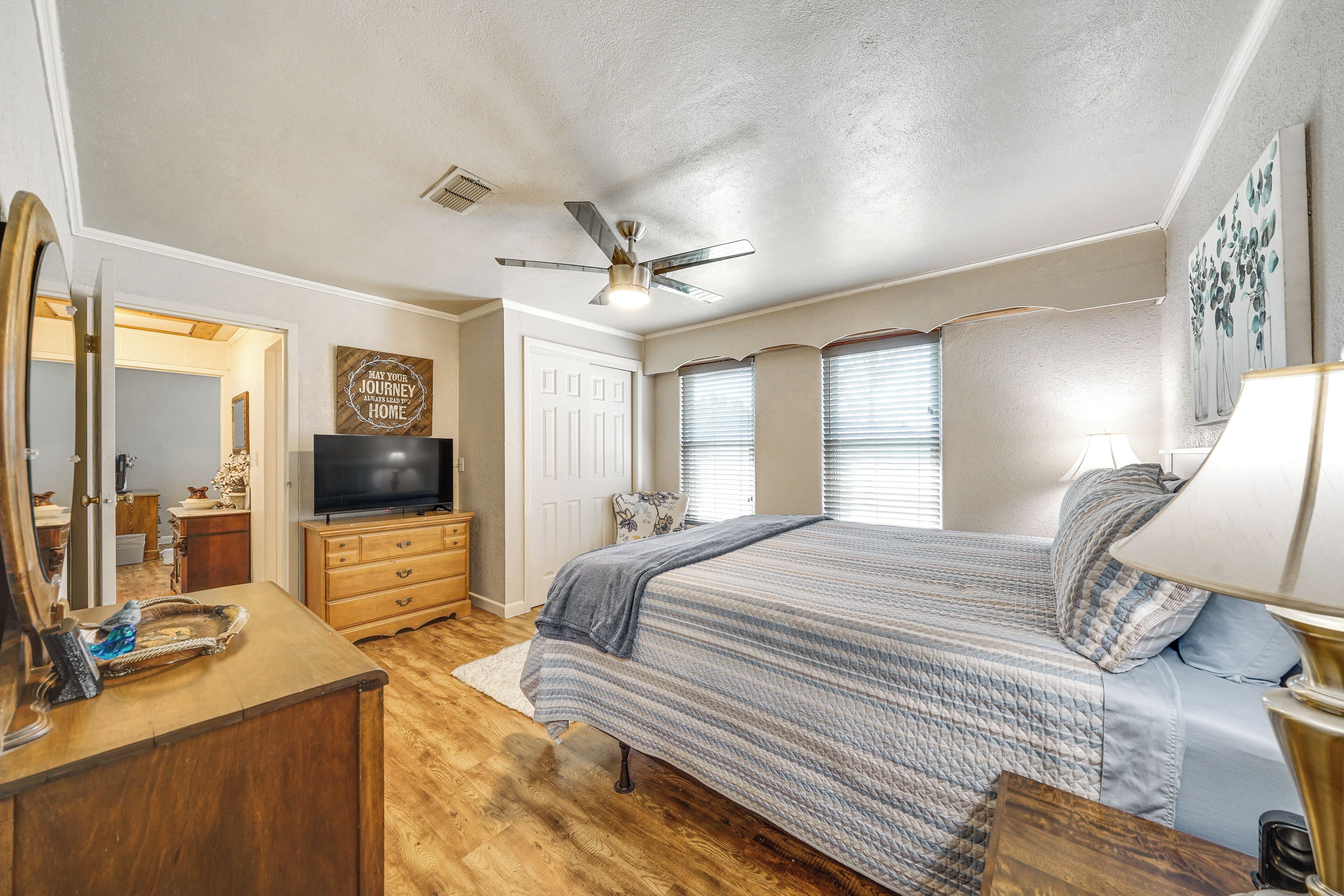 3 bedrooms, iron/ironing board, Internet, bed sheets