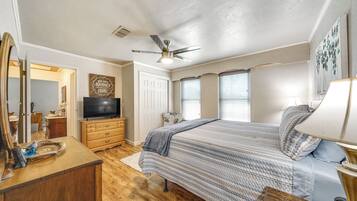 3 bedrooms, iron/ironing board, Internet, bed sheets