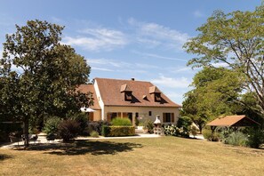 Exterior - Lovely 8 Persons House in Alles-sur-Dordogne (Alles-sur-Dordogne)