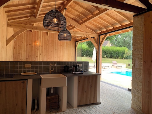 Lovely 8 Persons House in Alles-sur-Dordogne