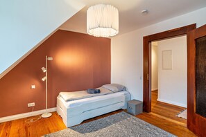 3 quartos, escrivaninha, Wi-Fi de cortesia, roupa de cama