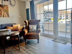 Fernseher, DVD-Player, Stereoanlage