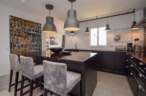 Réfrigérateur, micro-ondes, four, lave-vaisselle