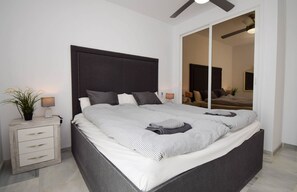 3 chambres, fer et planche à repasser, Wi-Fi gratuit