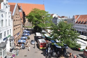 Unclassified image, 5 of 17, button